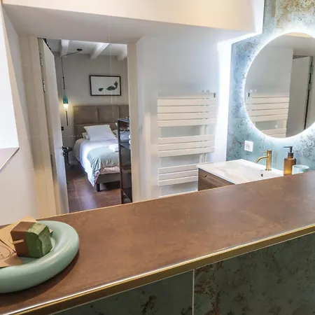 לינה וארוחת בוקר La Sainthilarienne