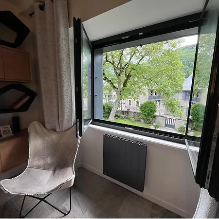 La Sainthilarienne לינה וארוחת בוקר סן-לארי-סולאן